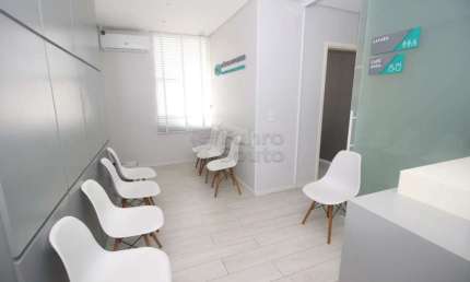 Sala Comercial para Consultório Médico no Edifício Banlavoura - Centro de Pelotas!