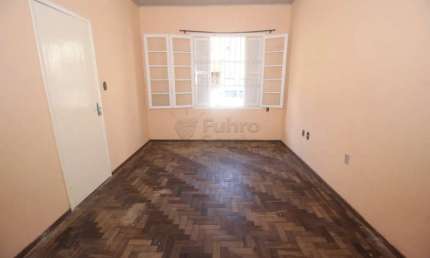 Casa com 3 quartos para alugar na Rua Major Cícero Góes Monteiro, 13813342, Centro, Pelotas