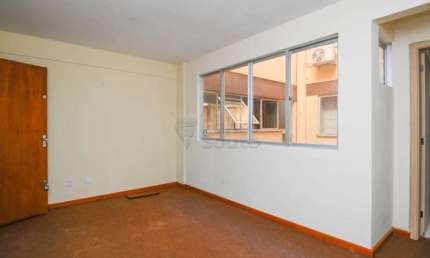 Sala Comercial Ampla no Edifício Comercial Imperador: Localização Central e Conveniência