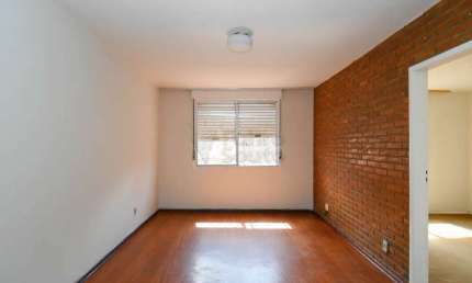 Apartamento de 1 Dormitório no Edifício Dona Tereza: Conforto e Iluminação no Centro