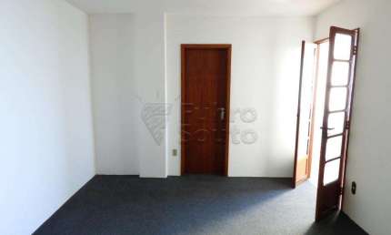 Apartamento 2 Dormitórios no Edifício Residencial e Comercial Zanetti - Conforto e Praticidade no Coração da Cidade