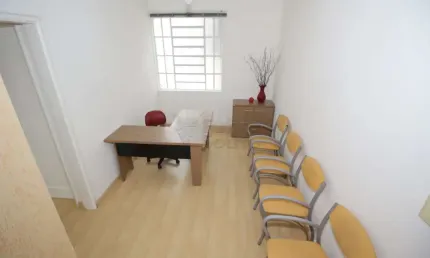 Destaque Empresarial no Coração da Cidade: Sala Comercial Pronta Para Seu Negócio!
