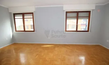 Apartamento Amplo e Iluminado no Edifício Residencial Senador: Conforto no Centro!