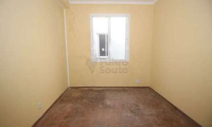 Apartamento de 02 dormitórios, localizado na Av. Fernando Osório
