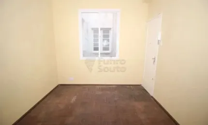 Apartamento de 02 dormitórios localizado na Av. Fernando Osório