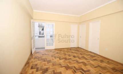Apartamento de 03 dormitórios na Av. Fernando Osório