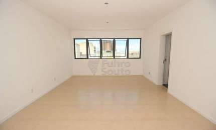 Sala Comercial no Edifício São Gonçalo - Localização Privilegiada no Centro de Pelotas!