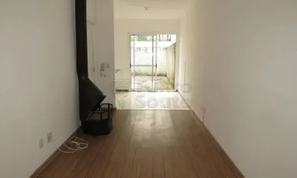 Aluguel de Casa em Condomínio com 2 Dormitórios - Moradas Club