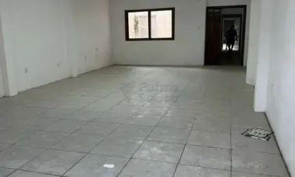 Sobrado Imperdível na Rua Tiradentes - Espaço, Conforto e Ótima Localização