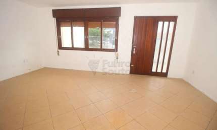 Casa no Centro de Pelotas, Próximo ao HU - Ideal para Residência ou Comércio