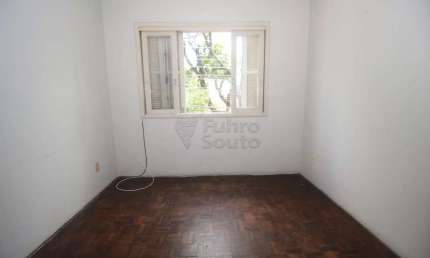 Apartamento amplo e bem localizado na avenida Bento Gonçalves!
