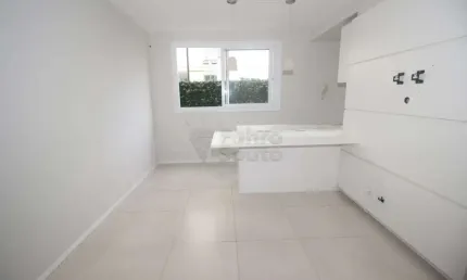Apartamento Moderno com 2 Dormitórios e Garagem no Edifício Residencial Montauk  ? Viva com Conforto Perto da Dom Joaquim!