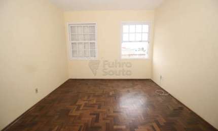 Amplo Apartamento com Três Dormitórios no Centro de Pelotas - Espaço e Conforto em Localização Privilegiada