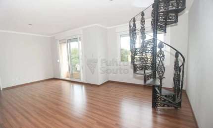 Oportunidade Única: Amplo Duplex com Cobertura na Marechal Floriano ? Localização Privilegiada