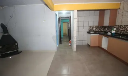 Casa com 4 quartos na Avenida Vinte e Cinco de Julho em Pelotas