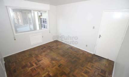 Apartamento a venda com 2 quartos e 1 vaga de garagem.