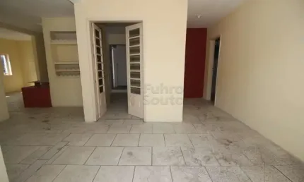 Oportunidade Única: Imóvel Comercial Espaçoso no Coração de Pelotas/RS!