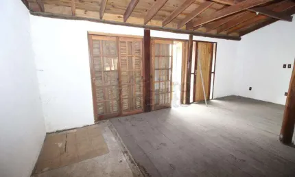 Casa com Potencial Residencial ou Comercial no Bairro Três Vendas - Espaço, Versatilidade e Localização Privilegiada!