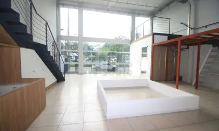 Amplo Prédio Comercial com 750 m², Excelente Localização na Av. República do Líbano, Pelotas