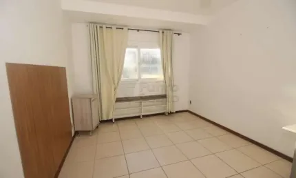 Apartamento Fora de Condomínio na Av. Domingos de Almeida - Praticidade e Localização Privilegiada no Areal!