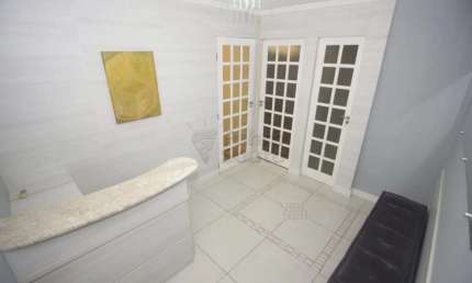 Sala Comercial Reformada para Aluguel na Galeria Antunes Maciel - Centro de Pelotas