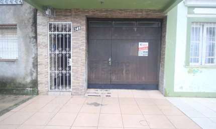Casa com Acesso Independente no Centro de Pelotas - 3 Dormitórios, Garagem e Terraço