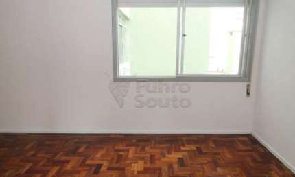 Amplo Apartamento de 3 Dormitórios com Suíte no Centro de Pelotas