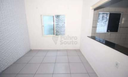 Casa com Pátio e Excelente Localização no Simões Lopes!