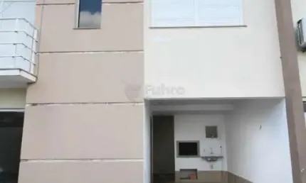 Casa em condomínio fechado com 2 quartos e comodidades modernas