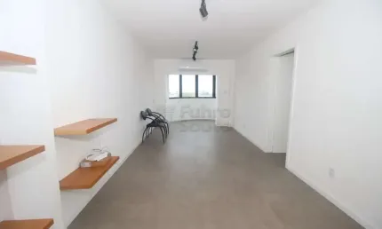 Apartamento Semi Mobiliado com 2 Dormitórios no Edifício Solar Dom Rafael - Localização Estratégica no Centro