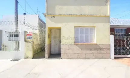 Encantadora Casa Residencial no Bairro Fragata: Um Lar Acolhedor e Iluminado