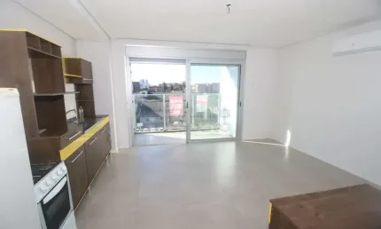 Loft semi mobiliado com sacada ampla e vaga coberta no centro de pelotas - studio residence plus ii