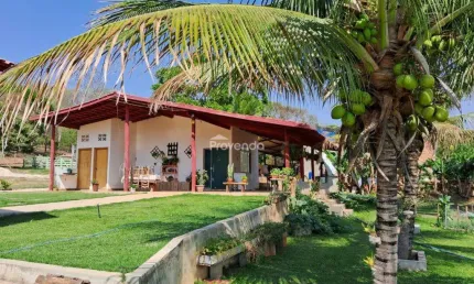 CHÁCARA COM 02 RESIDENCIAS E AREA DE LAZER COM PISCINA