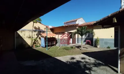 Casa com 4 quartos à venda na rua nova friburgo, 156, boca da barra, rio das ostras, 150 m2 por r$ 750.000