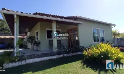 Excelente casa com 2 quartos (1 súite + closet), churrasqueira