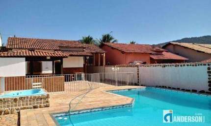 Excelente oportunidade com 6 quartos, piscina, sauna, hidro e churrasqueira!