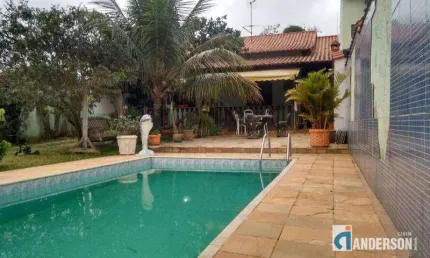 Ótima casa em Itaipuaçu, com 2 qtos(sendo 1 suite), + anexo com  2 quartos e Piscina .
