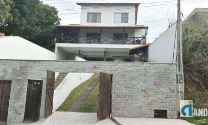 IT86 - Excelente casa dentro de condomínio em Itapeba