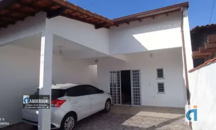 Linda casa com 2 quartos (1 suite) e churrasqueira no Jardim Atlântico