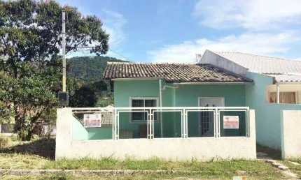 AT1545 - Excelente casa no condomínio Alferes Tiradentes.