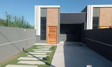 Excelente casa 3 Quartos (sendo 1 suíte) com churrasqueira prox. ao Barroco.