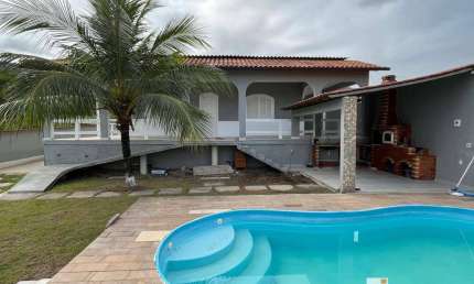 Excelente casa 4 Quartos (1 suíte) com churrasqueira e Piscina em Itaipuaçu
