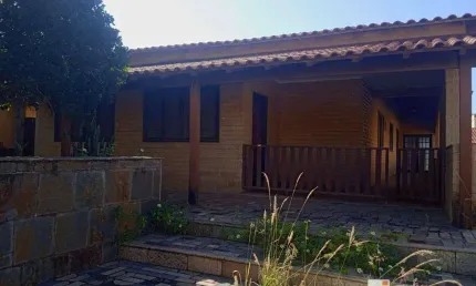 JA8905 - Casa no Jardim Atlântico c/ 3 quartos, banheiro com banheira!!!