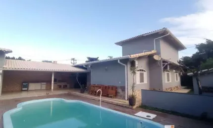 Maravilhosa Casa 3 Quartos (1 suíte) com piscina, churrasqueira e garagem 5 carros no Barroco prox. a praia