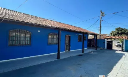 Casa 2 Quartos com churrasqueira e quintal no Jd. Atlântico Oeste