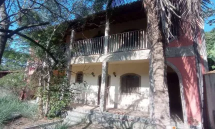 Oportunidade !!! Casa duplex com 2 suítes a poucos metros do Centro comercial do Barroco