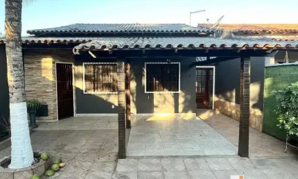 Excelente casa 2 Quartos (1 suíte) com piscina e churrasqueira no Jd. Atlântico Oeste