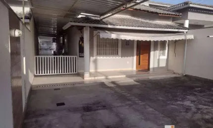 Excelente casa 2 Quartos (1 suíte) com piscina no Jd. Atlântico Oeste