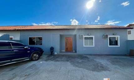 Excelente casa com 4 Quartos (sendo 2 suítes) em condomínio fechado em Itaipuaçu
