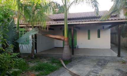 Casa comercial com 1 sala para alugar na Rua Álvares de Castro, Centro, Maricá